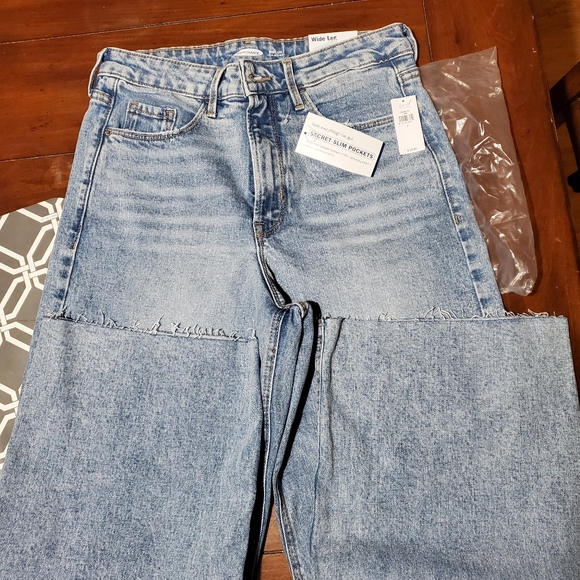 Old Navy Wide Leg High Waisted Jeans - Picture 3 of 4